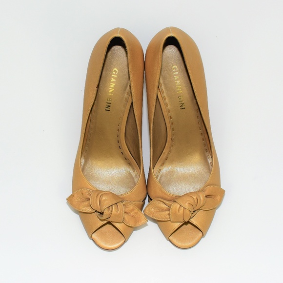 Gianni Bini Nude Leather Heels - Picture 3 of 8